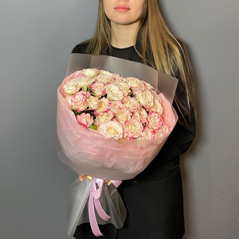 Монобукет с кружевной кустовой розой