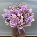 Букет «Гортензии с кустовой маттиолой» из экзотических цветов и роз