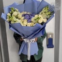 Букет «Морской бриз» из роз и гортензий