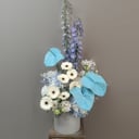 Шляпная коробка с цветами «Авторская коробка Нежный Антуриум» из эустом и гортензий