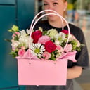 Композиция Вечерний поцелуй из роз и эустом