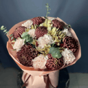 Букет с хризантемой бигуди