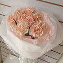 Букет из кремовых диантусов из гвоздик