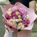 Букет «Воздушные замки» из роз и пионов