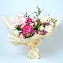 Элегантный смешанный букет роз