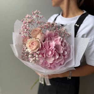 Букет "Нежность вкуса" из роз и гортензий