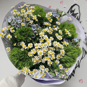 Букет «Ромашки с незабудками»