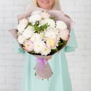 Букет из пион и хризантем