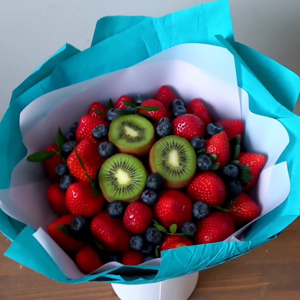 Клубничный букет