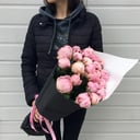 Букет «Клубничное пирожное» из пионов