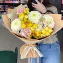 Букет «Солнечный» из хризантем и роз