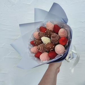 Букет из клубники в шоколаде Безе