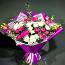 Букет «Яркий праздник» из хризантем и роз