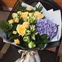 Букет «Нежные слова» из роз и альстромерий