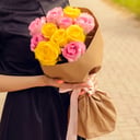 Букет «Из желтых и розовых роз, 15 шт»