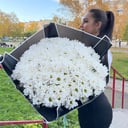 Большой букет из ромашковых хризантем