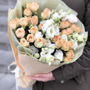 Букет «Зефир» из эустом и роз