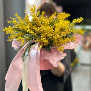 Шляпная коробка с цветами «Мимоза»