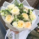 Букет «Charlotte» из эустом и гвоздик