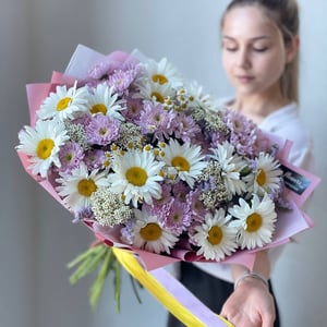 Полевой букет с хризантемами