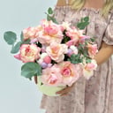 Шляпная коробка с цветами «Прекрасная муза» из роз