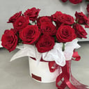 Шляпная коробка с цветами «Красные розы в коробке»