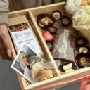 Подарочный набор «Деревянная коробочка 30х40см. для мамы» из роз и гвоздик