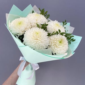 Букет хризантем с фисташкой