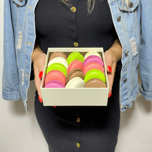 Товар «Набор из 14 пирожных макаронс»