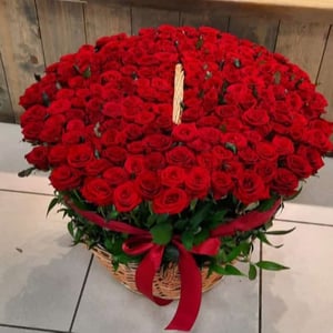 Корзина из 151 красной розы