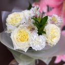 Нежный букет из пионовидных роз