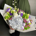 Букет нежный из альстромерий и эустом