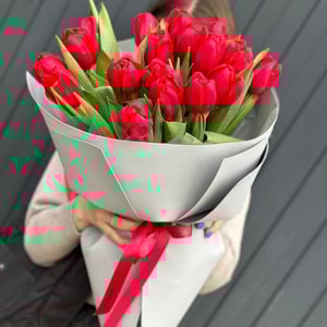 Букет «17 Красных тюльпанов»