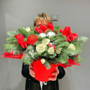 Коробка с цветами «Новогодняя композиция из нобилиса и розы»