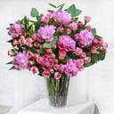 На крыльях из роз и пионов