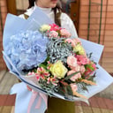 Букет «Трепетные слова» из роз и альстромерий