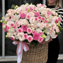 Корзина с цветами «Букет цветов в нежно-розовом цвете»