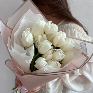 Букет из 15 белых тюльпанов