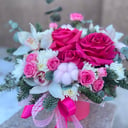 Цветы в коробке Малиновая свежесть из роз и орхидей