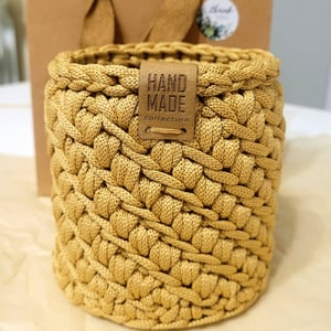 Корзина вязаная для хранения и декора