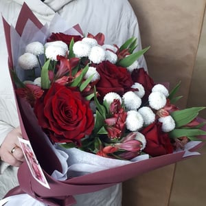 Букет «Любимой» из роз и хризантем