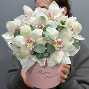 Шляпная коробка с цветами «Композиция Поцелуй ангела»