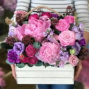 Коробка с цветами «С любовью!» из экзотических цветов и гвоздик