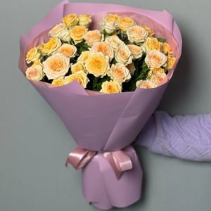 Букет из кустовых роз