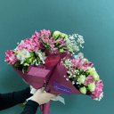 Букет «Фантазия номер 2» из альстромерий и роз