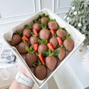 16 клубник в молочном шоколаде