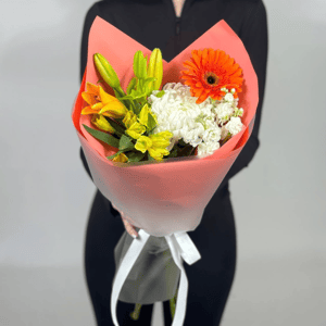 Букет «Огненный опал» из хризантем и лилий