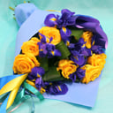 Букет «Увезу тебя к морю» из роз и ирисов