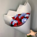 Букет «Красные розы и экзотические диантусы»