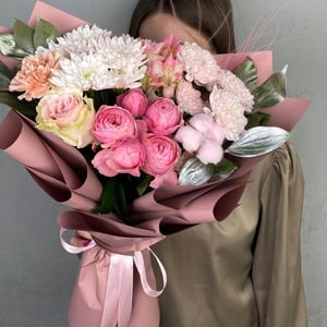 Букет из роз и хризантем